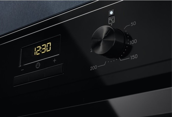 Духова шафа Electrolux EOF3H50BK фото 3