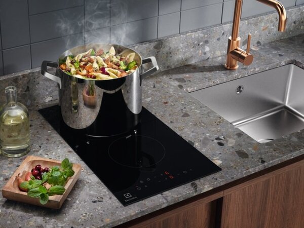 Варильна поверхня електрична Electrolux LHR3233CK фото 5