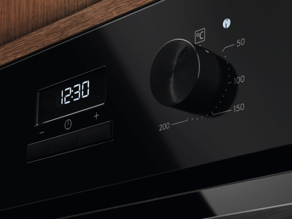 Духова шафа Electrolux LOH3H00BK фото 5